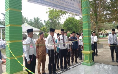 Komiten MAN 1 LABUHANBATU UTARA Serahkan Kantor baru Untuk Tingkatkan Pelayanan